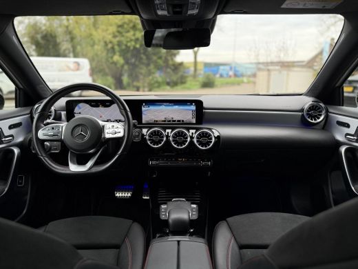 Mercedes A-Klasse 180 Aut. Business Sol. AMG | Panorama | Matrix-Led | Sfeer | Memory | Burmester | ActivLease financial lease