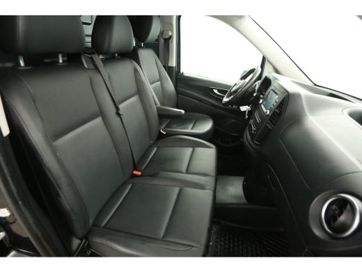 Mercedes Vito 119 CDI Extra Lang 191PK Automaat Airco LED Trekhaak 18"LMV Cruise Camera Navi 3 Persoons ActivLease financial lease