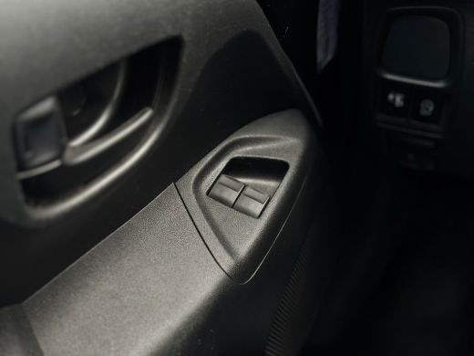 Peugeot 108 Peugeot Active Zwart | Airco | Bluetooth telefoonvoorbereiding | Elektrische ramen voor ActivLease financial lease