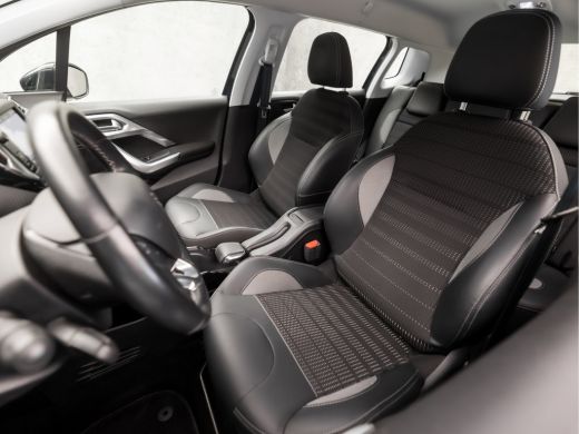 Peugeot 2008 1.2 PureTech Sport Automaat (APPLE CARPLAY, NAVIGATIE, CLIMATE, LEDER, CRUISE, SPORTSTOELEN, PARK... ActivLease financial lease