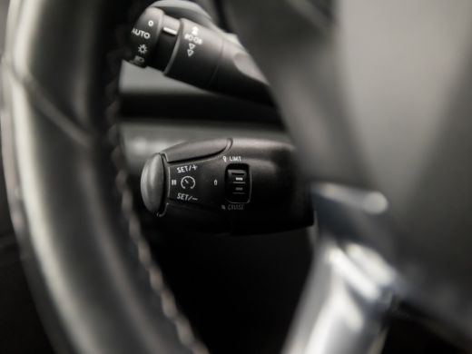Peugeot 2008 1.2 PureTech Sport Automaat (APPLE CARPLAY, NAVIGATIE, CLIMATE, LEDER, CRUISE, SPORTSTOELEN, PARK... ActivLease financial lease