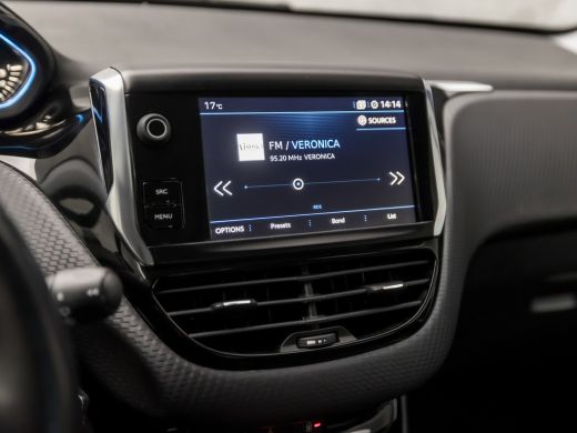 Peugeot 2008 1.2 PureTech Sport Automaat (APPLE CARPLAY, NAVIGATIE, CLIMATE, LEDER, CRUISE, SPORTSTOELEN, PARK... ActivLease financial lease