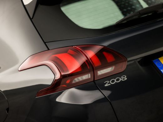 Peugeot 2008 1.2 PureTech Sport Automaat (APPLE CARPLAY, NAVIGATIE, CLIMATE, LEDER, CRUISE, SPORTSTOELEN, PARK... ActivLease financial lease