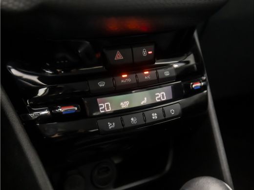 Peugeot 2008 1.2 PureTech Sport Automaat (APPLE CARPLAY, NAVIGATIE, CLIMATE, LEDER, CRUISE, SPORTSTOELEN, PARK... ActivLease financial lease