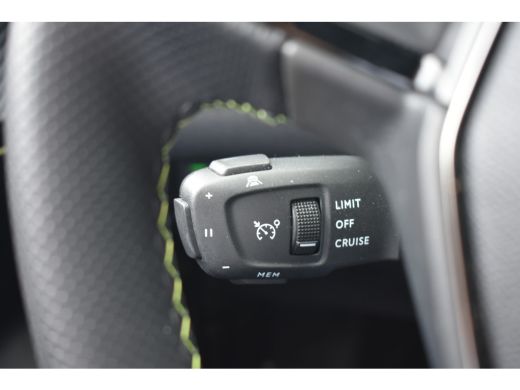 Peugeot 2008 1.2 Hybrid 136 GT Automaat | Navigatie | Sportstoelen | Achteruitrijcamera | Sfeerverlichting | C... ActivLease financial lease