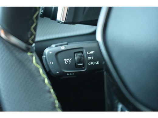 Peugeot 2008 1.2 Hybrid 136 GT Automaat | Navigatie | Sportstoelen | Climate Control | Full-LED | Sfeerverlich... ActivLease financial lease