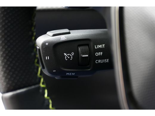 Peugeot 208 Peugeot 1.2 PURETECH 130PK GT PACK AUTOMAAT / NAVI / CLIMA / PDC / 17"LMV / CAMERA / PARELMOER / ... ActivLease financial lease