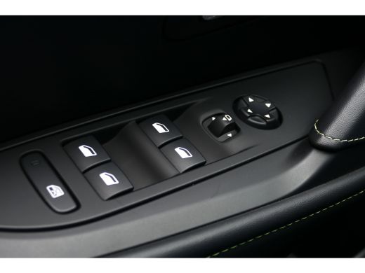Peugeot 208 Peugeot 1.2 PURETECH 130PK GT PACK AUTOMAAT / NAVI / CLIMA / PDC / 17"LMV / CAMERA / PARELMOER / ... ActivLease financial lease