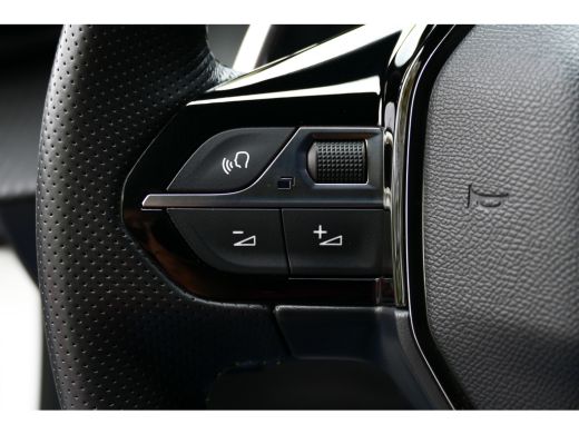 Peugeot 208 Peugeot 1.2 PURETECH 130PK GT PACK AUTOMAAT / NAVI / CLIMA / PDC / 17"LMV / CAMERA / PARELMOER / ... ActivLease financial lease
