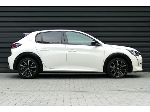 Peugeot 208 Peugeot 1.2 PURETECH 130PK GT PACK AUTOMAAT / NAVI / CLIMA / PDC / 17"LMV / CAMERA / PARELMOER / ... ActivLease financial lease