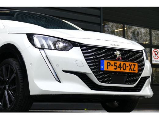 Peugeot 208 Peugeot 1.2 PURETECH 130PK GT PACK AUTOMAAT / NAVI / CLIMA / PDC / 17"LMV / CAMERA / PARELMOER / ... ActivLease financial lease