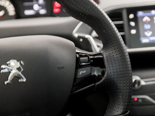Peugeot 308 1.2 PureTech GT-Line Automaat (PANORAMADAK, APPLE CARPLAY, LEDER, DENON AUDIO, SPORTSTOELEN, LED ... ActivLease financial lease