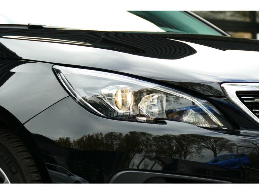 Peugeot 308 SW Peugeot 1.2 PURETECH 130PK ALLURE / NAVI / LED / CLIMA / PDC / 16"LMV / CAMERA / PANO.DAK / TR... ActivLease financial lease