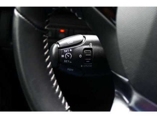 Peugeot 308 SW Peugeot 1.2 PURETECH 130PK ALLURE / NAVI / LED / CLIMA / PDC / 16"LMV / CAMERA / PANO.DAK / TR... ActivLease financial lease