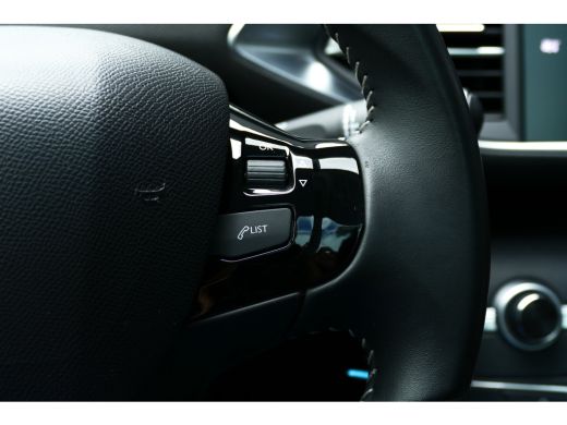 Peugeot 308 SW Peugeot 1.2 PURETECH 130PK ALLURE / NAVI / LED / CLIMA / PDC / 16"LMV / CAMERA / PANO.DAK / TR... ActivLease financial lease