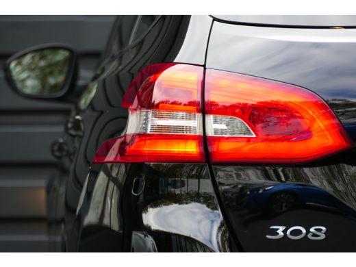 Peugeot 308 SW Peugeot 1.2 PURETECH 130PK ALLURE / NAVI / LED / CLIMA / PDC / 16"LMV / CAMERA / PANO.DAK / TR... ActivLease financial lease