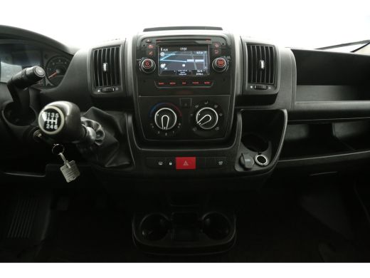 Peugeot Boxer 335 2.0 BlueHDI L2H2 164PK Airco Camera Cruise Navigatie PDC 3 Persoons LED Imperiaal Trekhaak ActivLease financial lease
