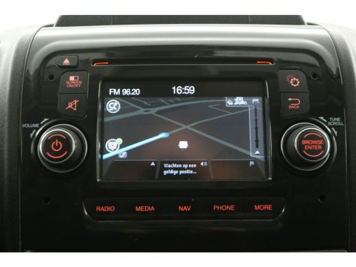 Peugeot Boxer 335 2.0 BlueHDI L2H2 164PK Airco Camera Cruise Navigatie PDC 3 Persoons LED Imperiaal Trekhaak ActivLease financial lease