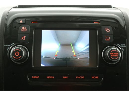 Peugeot Boxer 335 2.0 BlueHDI L2H2 164PK Airco Camera Cruise Navigatie PDC 3 Persoons LED Imperiaal Trekhaak ActivLease financial lease