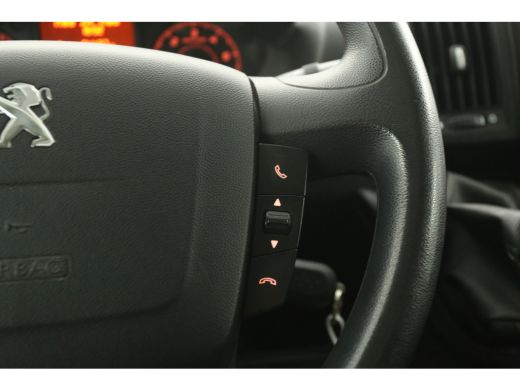 Peugeot Boxer 335 2.0 BlueHDI L2H2 164PK Airco Camera Cruise Navigatie PDC 3 Persoons LED Imperiaal Trekhaak ActivLease financial lease