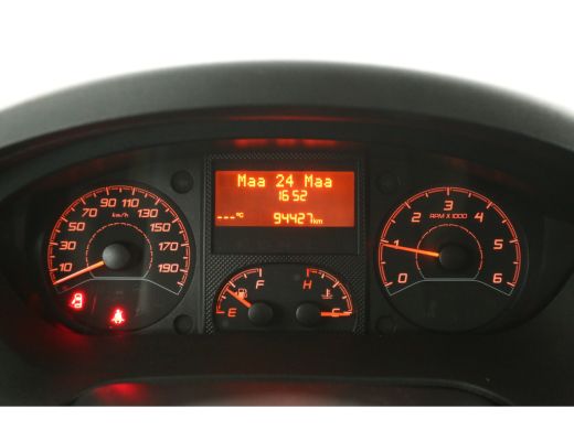 Peugeot Boxer 335 2.0 BlueHDI L2H2 164PK Airco Camera Cruise Navigatie PDC 3 Persoons LED Imperiaal Trekhaak ActivLease financial lease