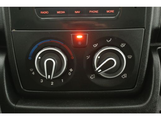 Peugeot Boxer 335 2.0 BlueHDI L2H2 164PK Airco Camera Cruise Navigatie PDC 3 Persoons LED Imperiaal Trekhaak ActivLease financial lease
