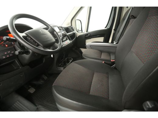 Peugeot Boxer 335 2.0 BlueHDI L2H2 164PK Airco Camera Cruise Navigatie PDC 3 Persoons LED Imperiaal Trekhaak ActivLease financial lease