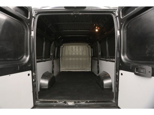 Peugeot Boxer 335 2.0 BlueHDI L2H2 164PK Airco Camera Cruise Navigatie PDC 3 Persoons LED Imperiaal Trekhaak ActivLease financial lease
