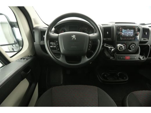 Peugeot Boxer 335 2.0 BlueHDI L2H2 164PK Airco Camera Cruise Navigatie PDC 3 Persoons LED Imperiaal Trekhaak ActivLease financial lease