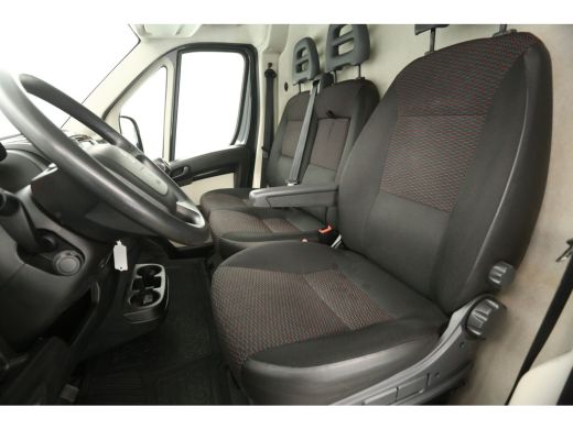 Peugeot Boxer 335 2.0 BlueHDI L2H2 164PK Airco Camera Cruise Navigatie PDC 3 Persoons LED Imperiaal Trekhaak ActivLease financial lease