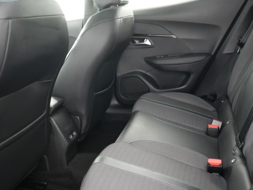 Peugeot e-2008 Peugeot EV Allure Pack 50 kWh | Achteruitrijcamera | Airco (automatisch) | Keyless start ActivLease financial lease