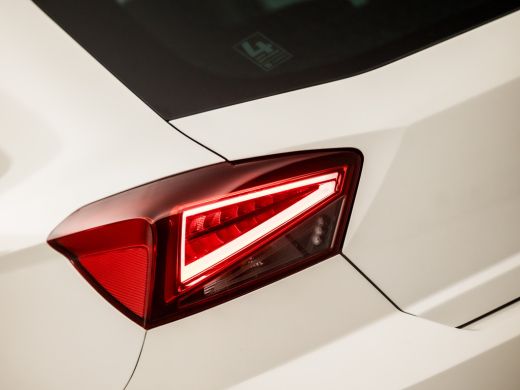 Seat Ibiza 1.0 TSI Intense Sport (SCHUIFDAK, APPLE CARPLAY, GROOT NAVI, CLIMATE, CAMERA, SPORTSTOELEN, LM VE... ActivLease financial lease