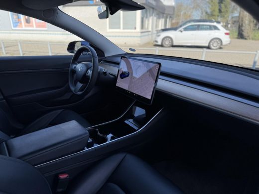 Tesla Model 3 Range Plus | Autopilot | Panorama | Leder | Navi | Camera ActivLease financial lease