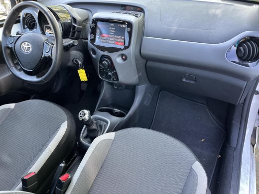 Toyota Aygo 1.0 VVT-i x-play | 5 deurs | Carplay | Airconditioning | Parkeercamera | Elektrische buitenspiege... ActivLease financial lease