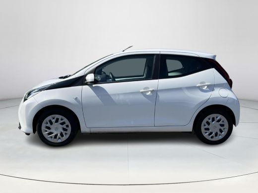Toyota Aygo 1.0 VVT-i x-play | 5 deurs | Carplay | Airconditioning | Parkeercamera | Elektrische buitenspiege... ActivLease financial lease