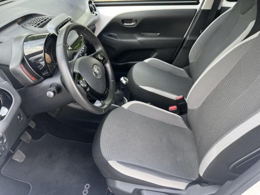 Toyota Aygo 1.0 VVT-i x-play | 5 deurs | Carplay | Airconditioning | Parkeercamera | Elektrische buitenspiege... ActivLease financial lease