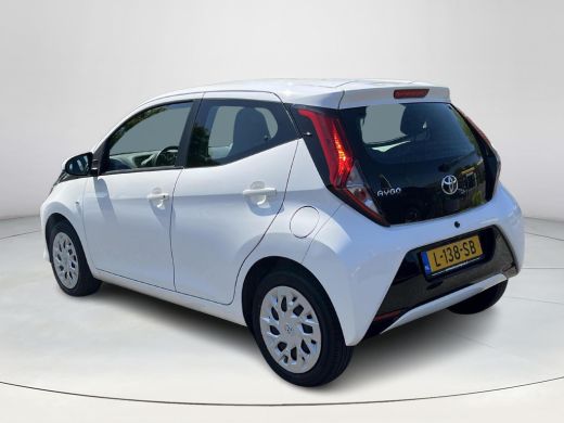 Toyota Aygo 1.0 VVT-i x-play | 5 deurs | Carplay | Airconditioning | Parkeercamera | Elektrische buitenspiege... ActivLease financial lease