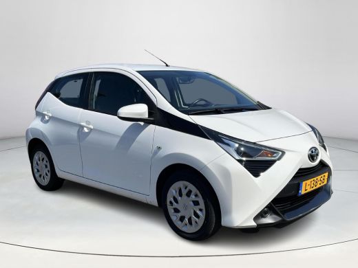 Toyota Aygo 1.0 VVT-i x-play | 5 deurs | Carplay | Airconditioning | Parkeercamera | Elektrische buitenspiege... ActivLease financial lease