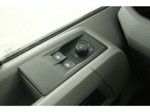 Volkswagen Crafter 35 2.0 TDI L3H3 141PK 3000KG Trekgew. Trekhaak Airco Camera Carplay Cruise Parkeersensoren ActivLease financial lease