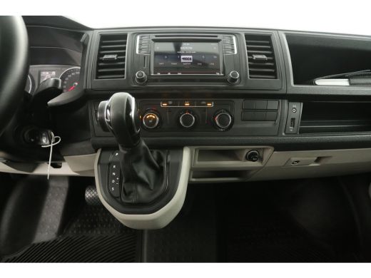 Volkswagen Transporter 150PK 2.0 TDI L2H1 DSG Automaat Airco Cruise Carplay  3 Persoons PDC Elektrpakket Trekhaak ActivLease financial lease