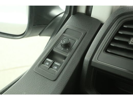 Volkswagen Transporter 150PK 2.0 TDI L2H1 DSG Automaat Airco Cruise Carplay  3 Persoons PDC Elektrpakket Trekhaak ActivLease financial lease