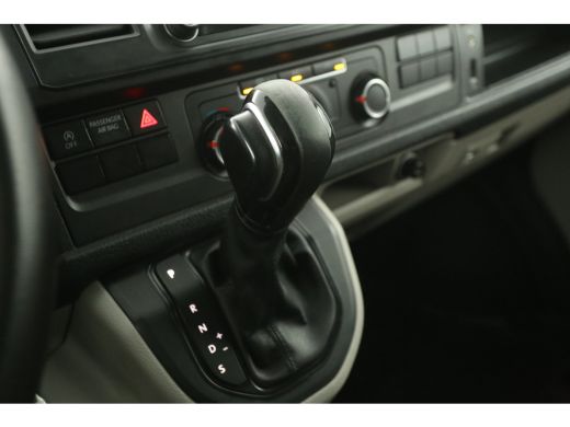 Volkswagen Transporter 150PK 2.0 TDI L2H1 DSG Automaat Airco Cruise Carplay  3 Persoons PDC Elektrpakket Trekhaak ActivLease financial lease