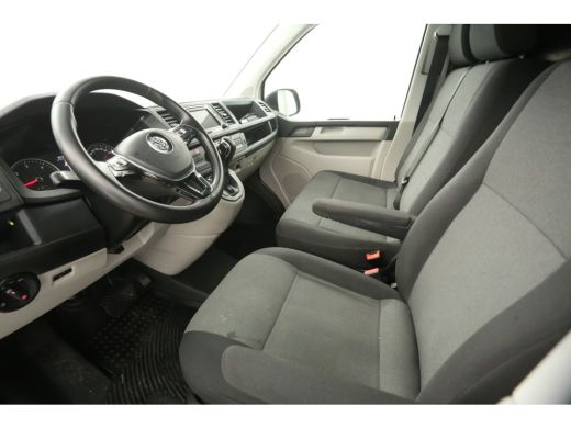 Volkswagen Transporter 150PK 2.0 TDI L2H1 DSG Automaat Airco Cruise Carplay  3 Persoons PDC Elektrpakket Trekhaak ActivLease financial lease