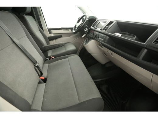 Volkswagen Transporter 150PK 2.0 TDI L2H1 DSG Automaat Airco Cruise Carplay  3 Persoons PDC Elektrpakket Trekhaak ActivLease financial lease