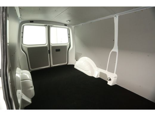 Volkswagen Transporter 150PK 2.0 TDI L2H1 DSG Automaat Airco Cruise Carplay  3 Persoons PDC Elektrpakket Trekhaak ActivLease financial lease