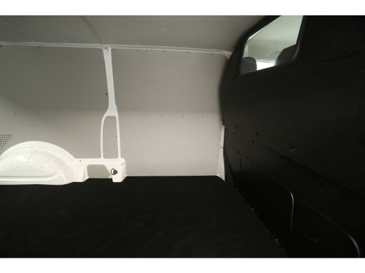 Volkswagen Transporter 150PK 2.0 TDI L2H1 DSG Automaat Airco Cruise Carplay  3 Persoons PDC Elektrpakket Trekhaak ActivLease financial lease