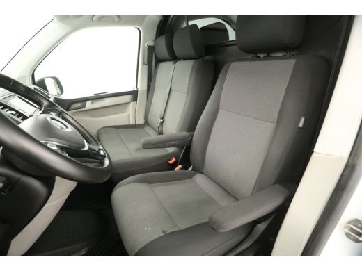 Volkswagen Transporter 150PK 2.0 TDI L2H1 DSG Automaat Airco Cruise Carplay  3 Persoons PDC Elektrpakket Trekhaak ActivLease financial lease