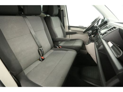 Volkswagen Transporter 150PK 2.0 TDI L2H1 DSG Automaat Airco Cruise Carplay  3 Persoons PDC Elektrpakket Trekhaak ActivLease financial lease