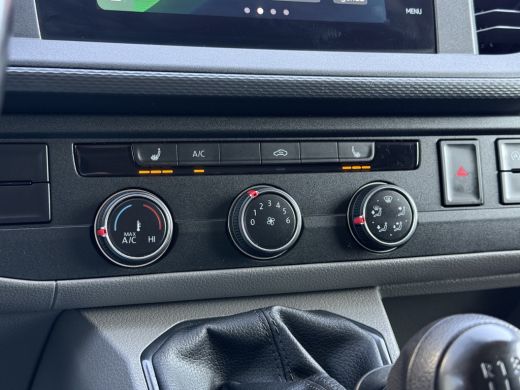 Volkswagen Transporter 2.0 TDI 6.1 / L2H1 / Highline / STOELVERW / 1e EIG. / BOTT INRICHTING / AIRCO / CRUISE / CAMERA /... ActivLease financial lease