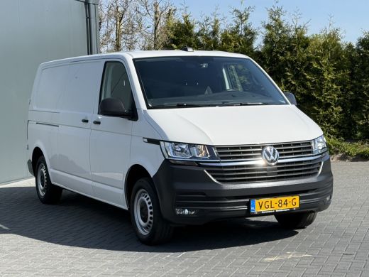 Volkswagen Transporter 2.0 TDI 6.1 / L2H1 / Highline / STOELVERW / 1e EIG. / BOTT INRICHTING / AIRCO / CRUISE / CAMERA /... ActivLease financial lease